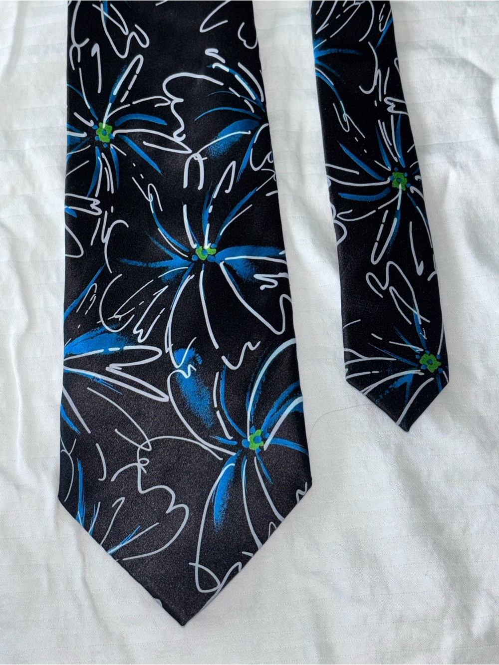 J. GARCIA Banyan Forest Collection 46 Black, Royal Blue Necktie 100% Silk